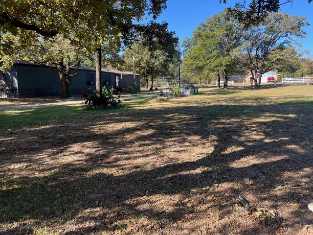 126 Briar Oaks Drive, Azle, TX 76020