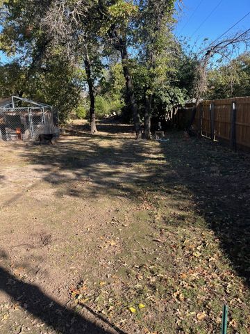 126 Briar Oaks Drive, Azle, TX 76020