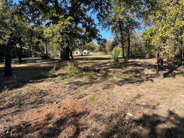 126 Briar Oaks Drive, Azle, TX 76020