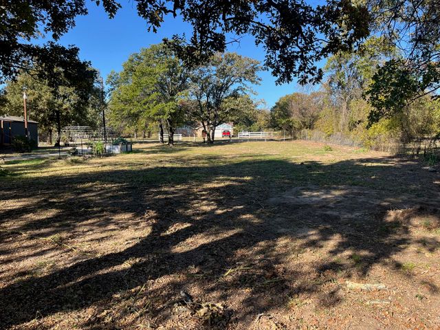 126 Briar Oaks Drive, Azle, TX 76020