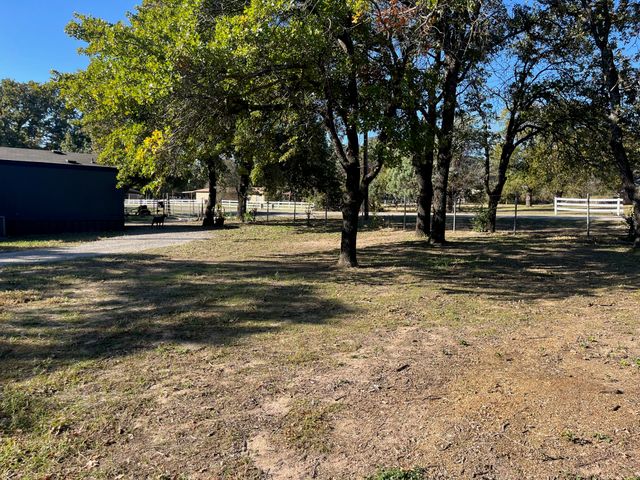 126 Briar Oaks Drive, Azle, TX 76020