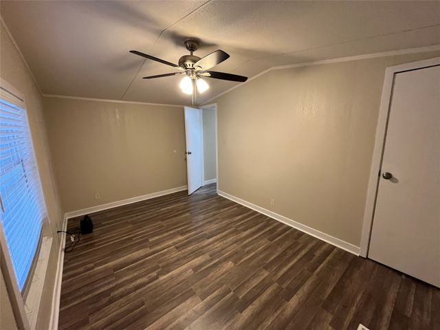 126 Briar Oaks Drive, Azle, TX 76020