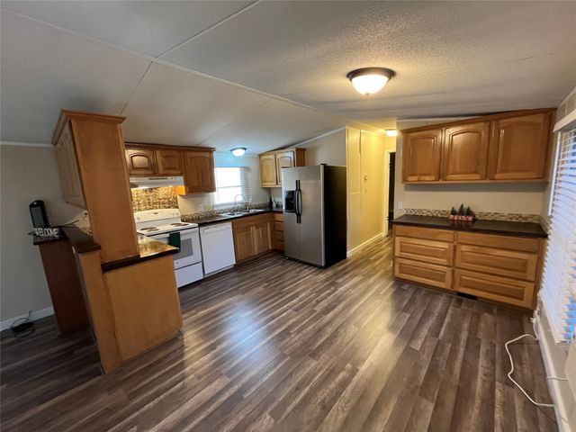 126 Briar Oaks Drive, Azle, TX 76020