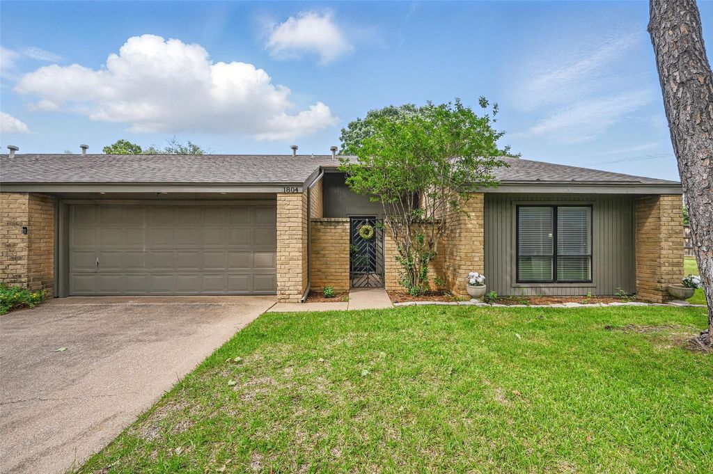 1804 Sunnyvale Road B, Grand Prairie, TX 75050