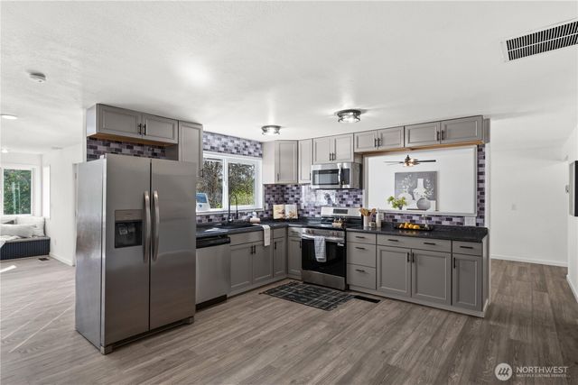 3333 Creek View Court SE, Port Orchard, WA 98366