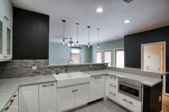 235 W PORTLAND Street, Phoenix, AZ 85003