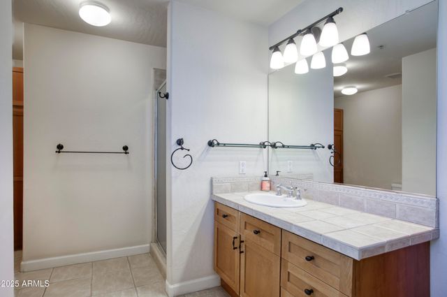 235 W PORTLAND Street, Phoenix, AZ 85003