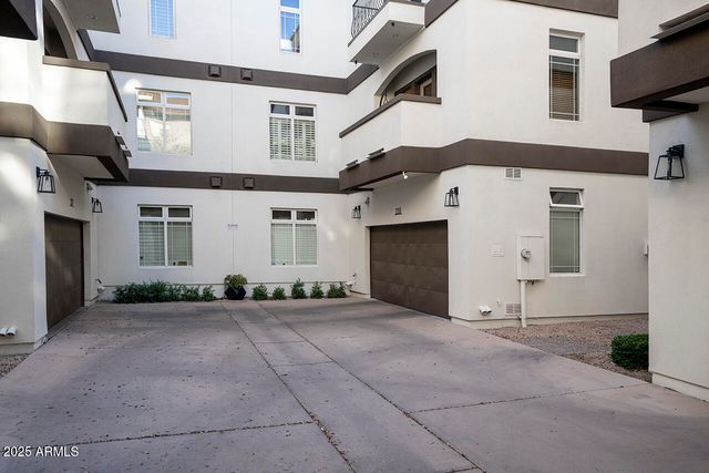 235 W PORTLAND Street, Phoenix, AZ 85003