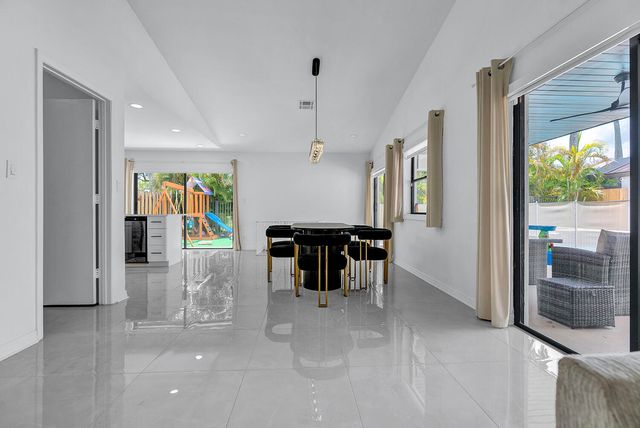 21641 SUTTERS Lane, Boca Raton, FL 33428