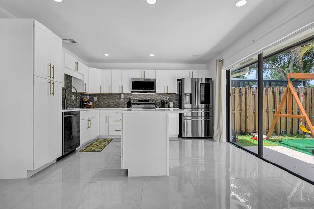 21641 SUTTERS Lane, Boca Raton, FL 33428