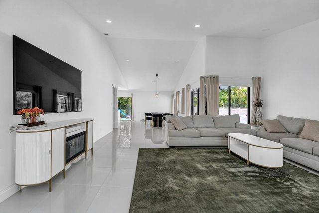 21641 SUTTERS Lane, Boca Raton, FL 33428