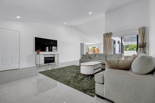 21641 SUTTERS Lane, Boca Raton, FL 33428
