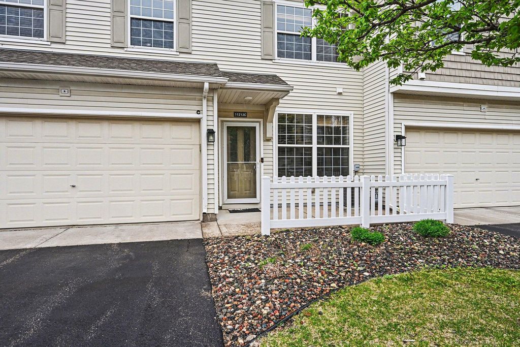 11212 Aberdeen Street NE C, Blaine, MN 55449 — photo 2