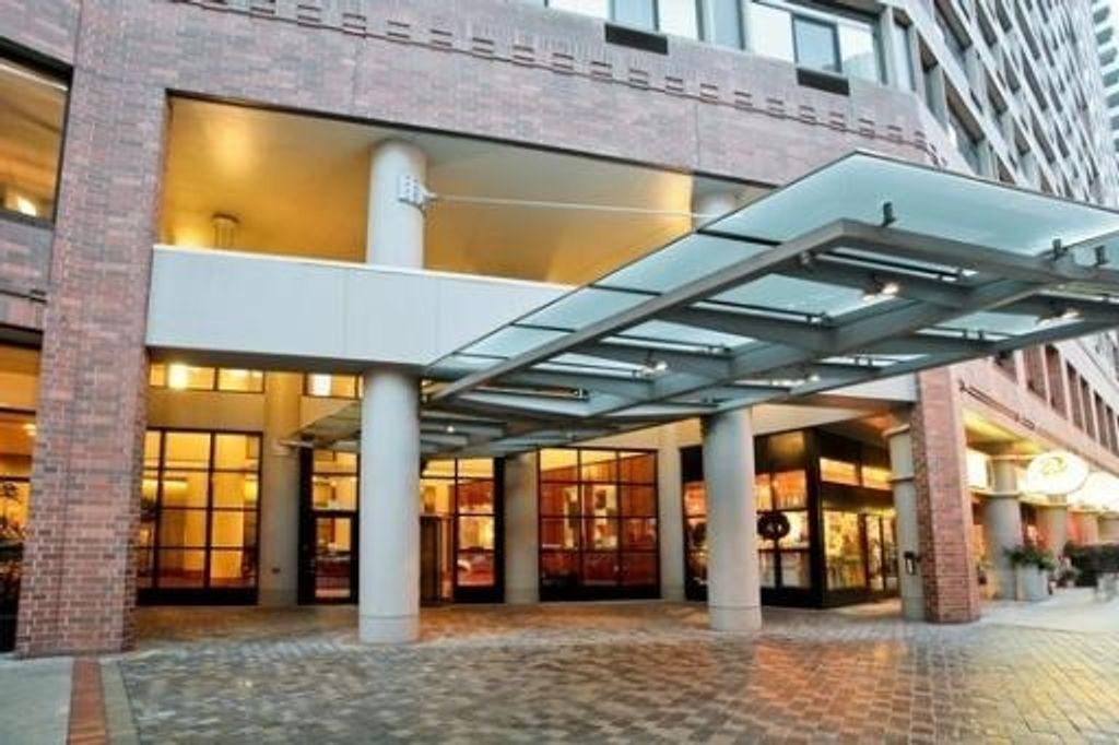 211 E Ohio Street 815, Chicago, IL 60611