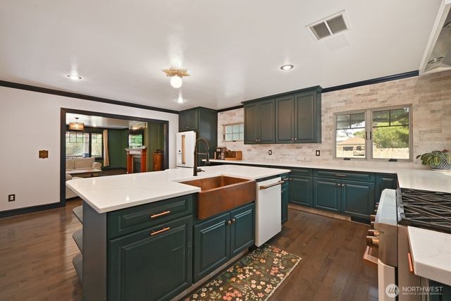 9556 Phinney Avenue N, Seattle, WA 98103
