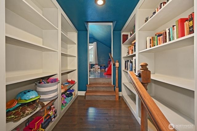 9556 Phinney Avenue N, Seattle, WA 98103