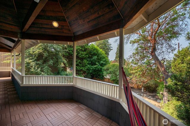 9556 Phinney Avenue N, Seattle, WA 98103