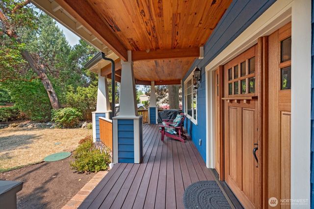 9556 Phinney Avenue N, Seattle, WA 98103