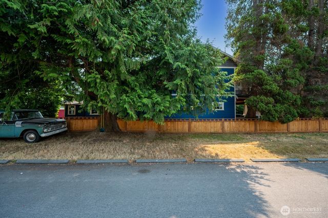 9556 Phinney Avenue N, Seattle, WA 98103