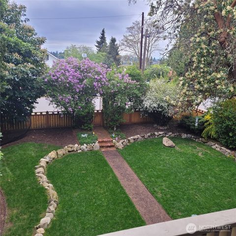 9556 Phinney Avenue N, Seattle, WA 98103