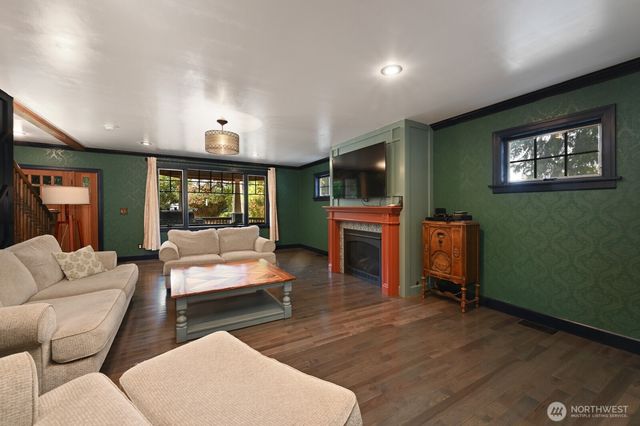 9556 Phinney Avenue N, Seattle, WA 98103