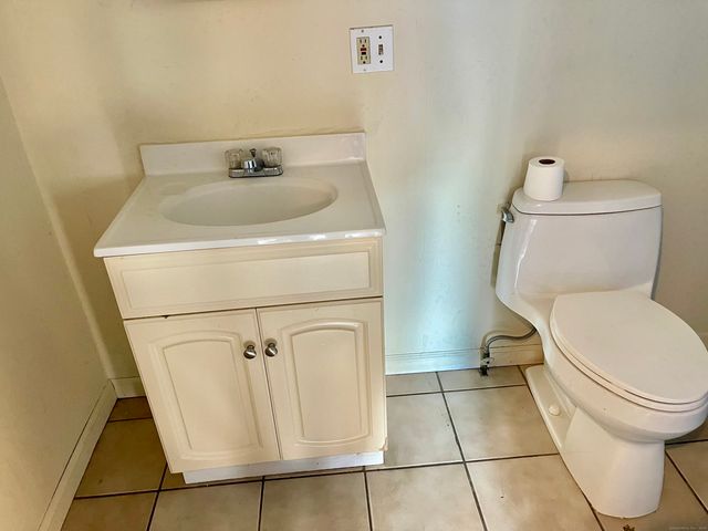 25 Pleasant Street, Ansonia, CT 06401