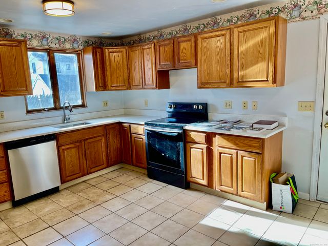 25 Pleasant Street, Ansonia, CT 06401