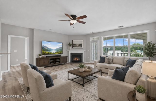 136 Mill Pond Way 22, Eatontown, NJ 07724