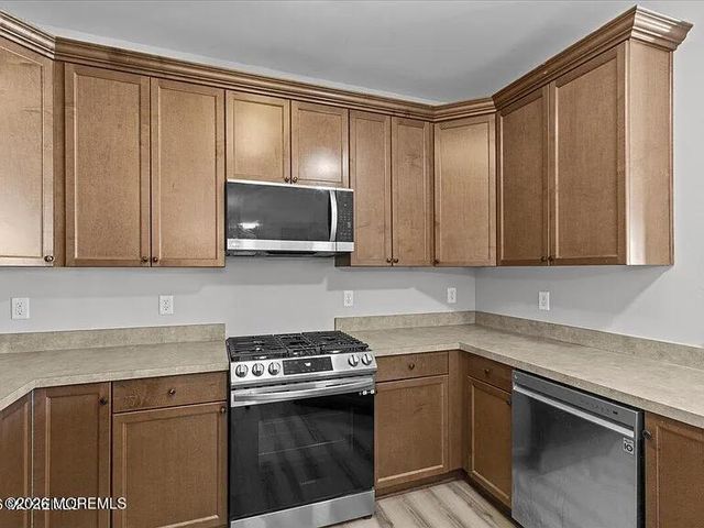 136 Mill Pond Way 22, Eatontown, NJ 07724