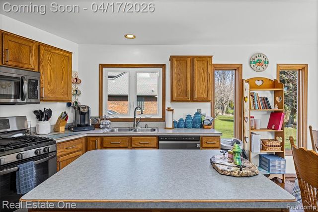 14817 Sparrow Drive, Shelby Twp, MI 48315