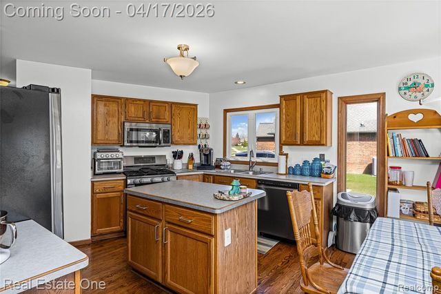 14817 Sparrow Drive, Shelby Twp, MI 48315