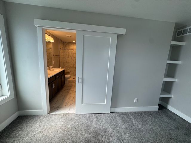 10009 Powell Avenue, Johnston, IA 50131
