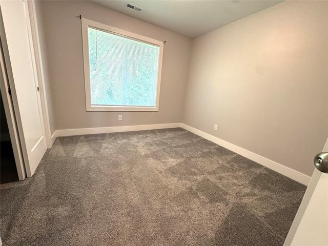 10009 Powell Avenue, Johnston, IA 50131