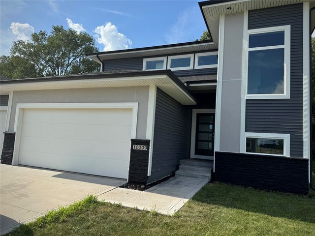 10009 Powell Avenue, Johnston, IA 50131