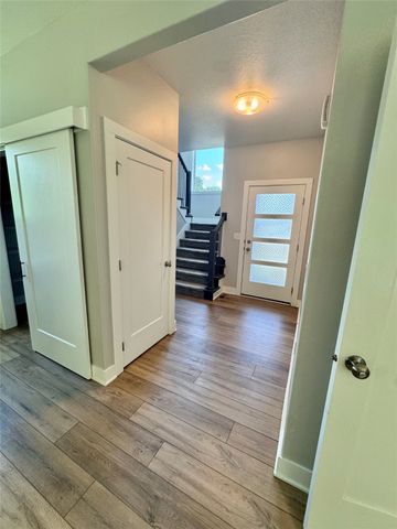 10009 Powell Avenue, Johnston, IA 50131