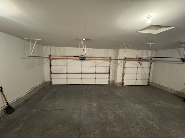 10009 Powell Avenue, Johnston, IA 50131