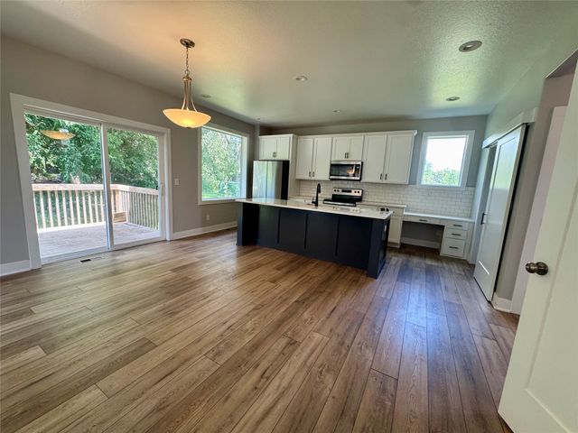 10009 Powell Avenue, Johnston, IA 50131