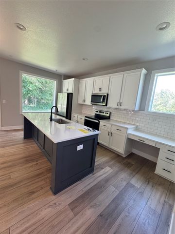 10009 Powell Avenue, Johnston, IA 50131