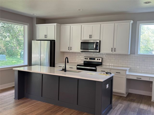 10009 Powell Avenue, Johnston, IA 50131