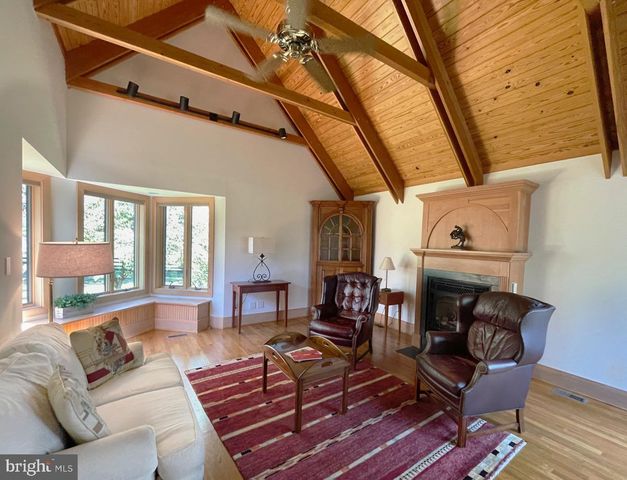 521 DEARING RD, Huntly, VA 22640