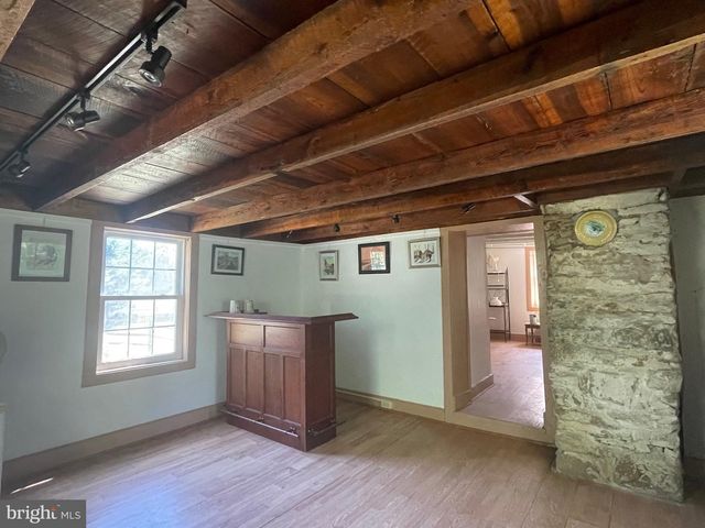 521 DEARING RD, Huntly, VA 22640