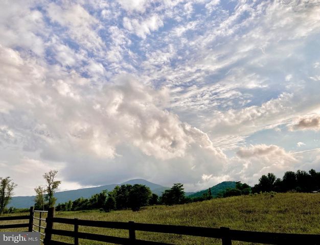 521 DEARING RD, Huntly, VA 22640