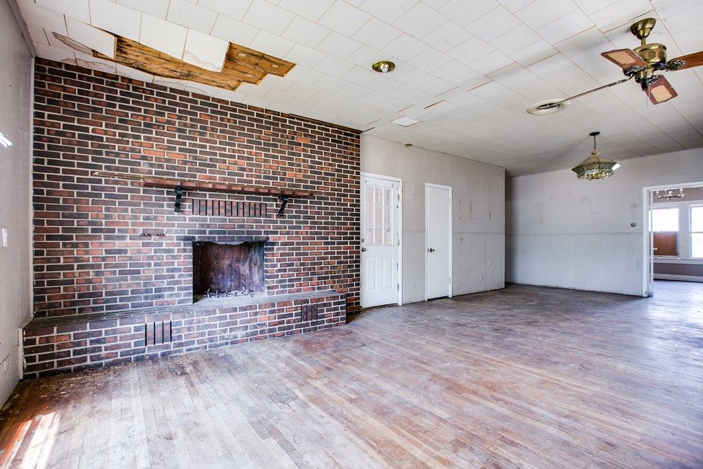 Image 2 of property listing at 600 N 4th St, Ballinger, TX 76821
