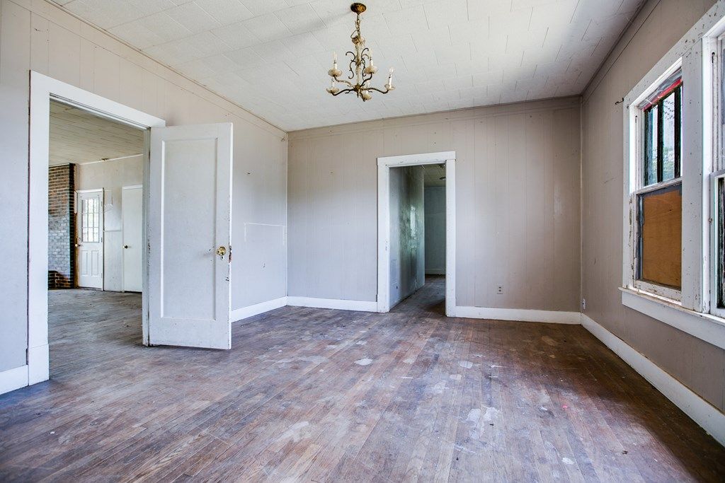 Image 8 of property listing at 600 N 4th St, Ballinger, TX 76821