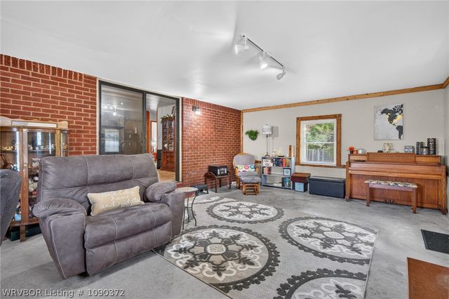 4511 Alma Highway, Van Buren, AR 72956