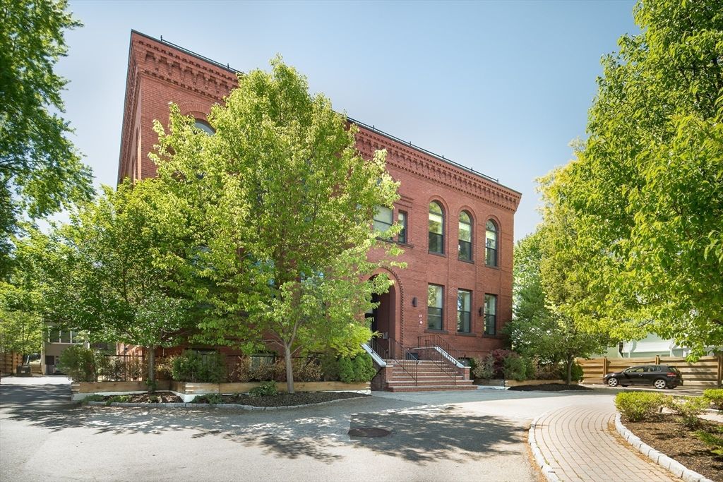 11 Wyman St 2B, Boston, MA 02130