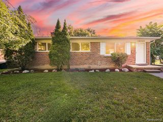 18632 Lexington, Redford, MI 48240