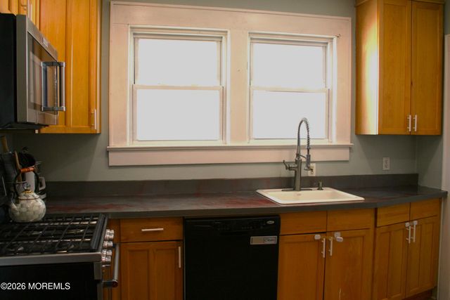 37 Cherry Street, Tinton Falls, NJ 07724