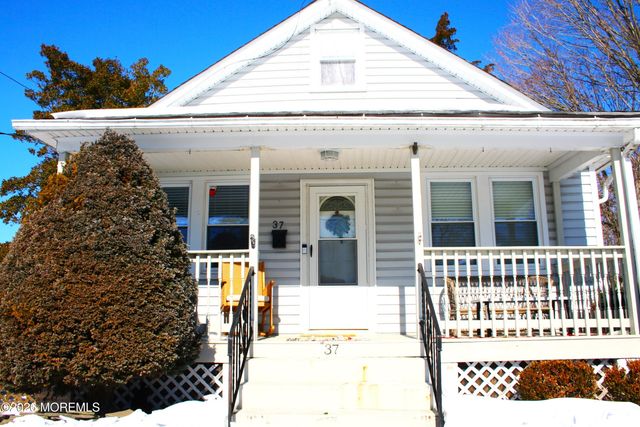 37 Cherry Street, Tinton Falls, NJ 07724