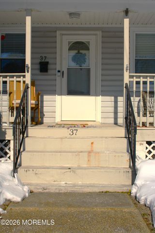 37 Cherry Street, Tinton Falls, NJ 07724